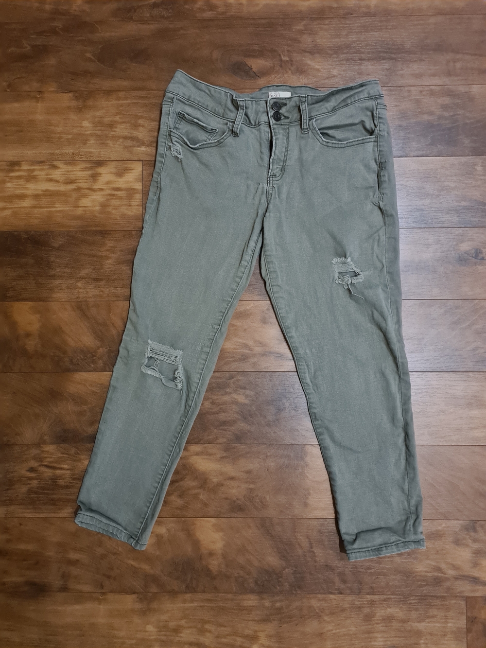 SO Women's Boyfriend Jeans in Olive Green with Distressed Details size 9